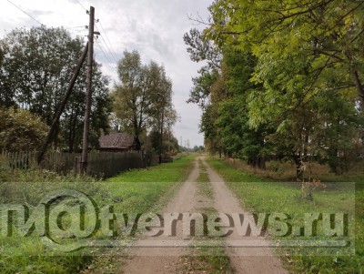 В деревне Вески канализация растеклась на 76 метров с ведома администрации - Новости ТИА