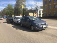 В Твери ослеплённый солнцем водитель устроил тройное ДТП - новости ТИА