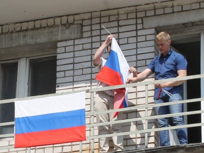 Тверские студенты развесили триколоры на балконах общежитий - Новости ТИА