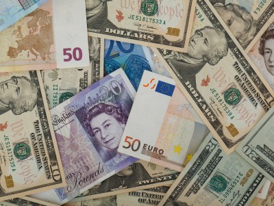 В России резко выросли курсы доллара и евро - новости ТИА
