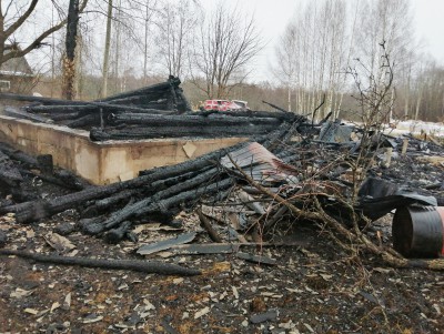 При тушении пожара под Кашином спасатели нашли обгоревшие останки человека  - новости ТИА