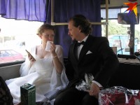 Тверская пара на 12 лет раньше Ксении Собчак приехала на свадьбу в похоронном автобусе - новости ТИА