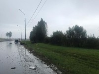 Водитель "Тойоты" разбил машину на трассе М-10 и признался ГИБДД, что ехал со скоростью 200 км/ч - Новости ТИА