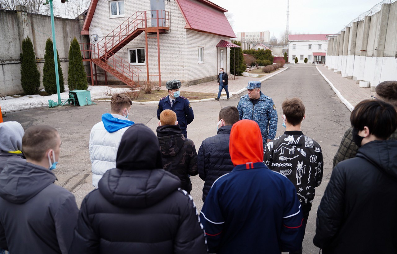 Студенты тверского колледжа побывали на экскурсии по СИЗО №1 - ТИА