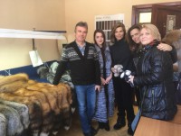 Группа мексиканского телевидения с актрисой Монтсеррат Оливье приехали в Тверскую область и посетили зверохозяйство "Савватьево" - Новости ТИА