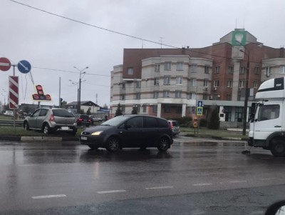 Возле "Глобуса" в Твери сбили светофор - новости ТИА