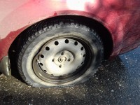 Что делать, если пробили колёса в яме? Пошаговая инструкция по возмещению ущерба    - Новости ТИА