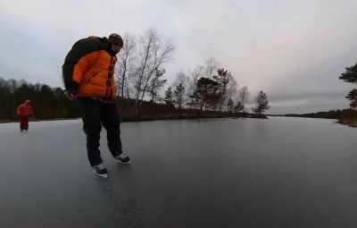 Под Тверью экстремалы-любители фигурного катания опробовали первый лёд - новости ТИА