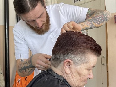 Проект "Заботливые руки" ищет парикмахеров для благотворительных стрижек - новости ТИА
