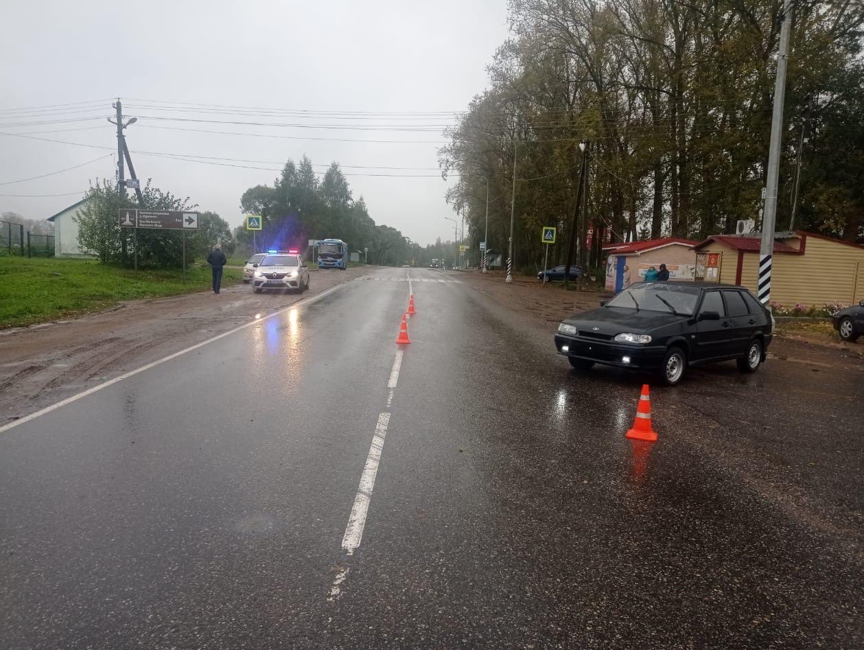 Во Ржевском районе на пешеходном переходе машина сбила парня и девочку |  20.09.2021 | Тверь - БезФормата