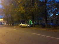 В Твери пьяная женщина на иномарке врезалась в дерево - новости ТИА