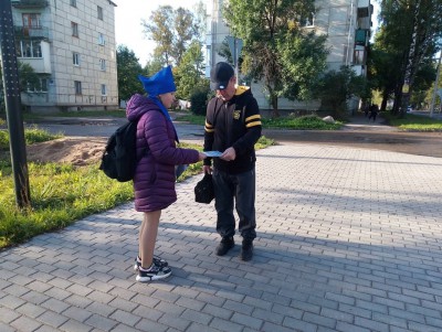 Лицеисты вместе с сотрудниками ГИБДД рассказали тверским пешеходам ПДД  - Новости ТИА