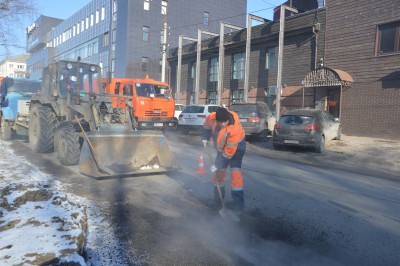 В Твери за неделю дорожные рабочие заделали 500 квадратных метров ям - Новости ТИА