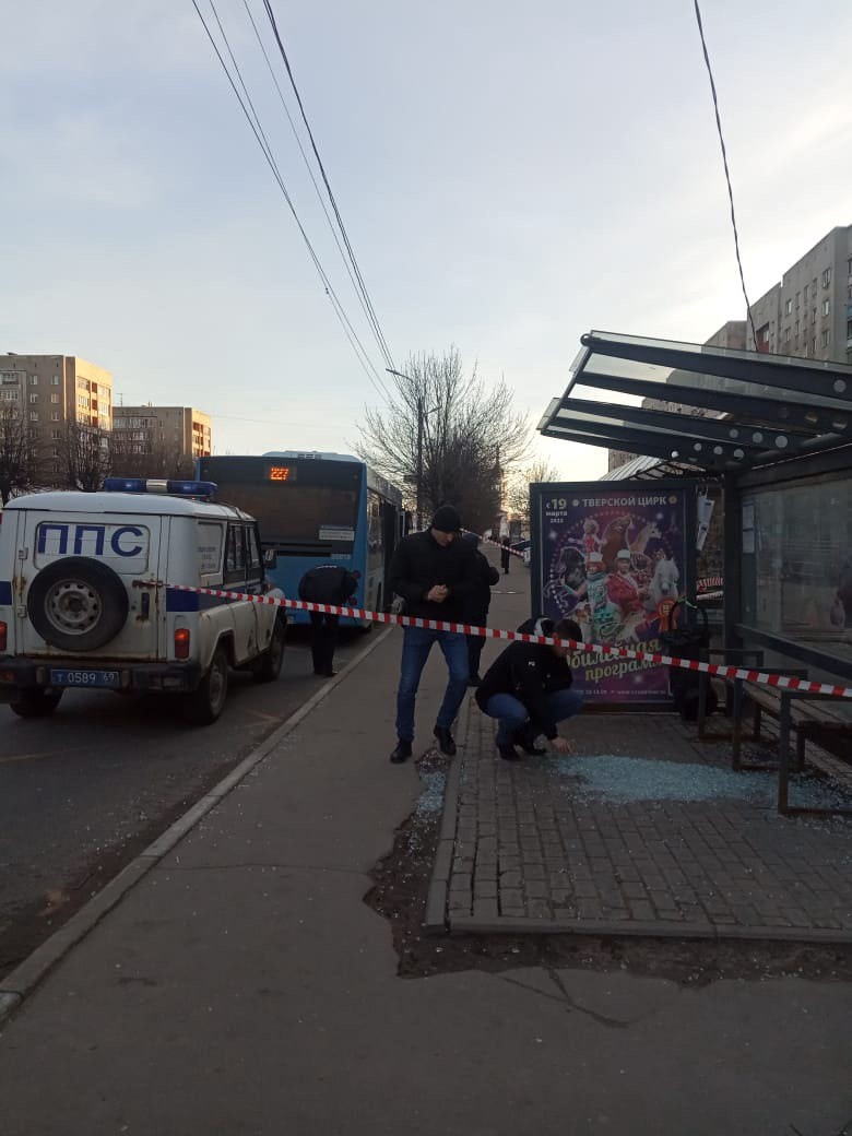 В Твери неизвестные обстреляли автобус и остановку | 13.04.2022 | Тверь -  БезФормата