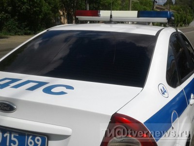 В Торжке машина с подростками врезалась в опору ЛЭП - новости ТИА
