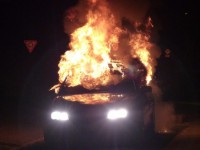 В Твери мужчина из-за конфликта поджёг иномарку: сгорело две машины - Новости ТИА