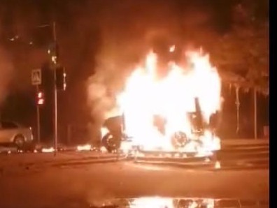 В Твери в ДТП загорелось два автомобиля  - Новости ТИА