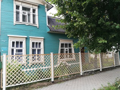В Кимрах волонтёры восстановили шпалерный забор у старинного дома  - Новости ТИА