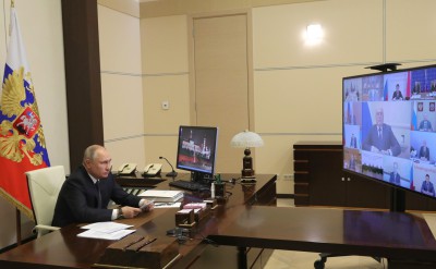 Владимир Путин поручил вдвое увеличить выплаты медикам за ковидных больных - Новости ТИА