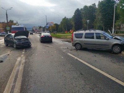 На проспекте Николая Корыткова в Твери произошла авария, есть пострадавший - новости ТИА