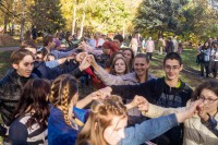В Парке Победы молодежь танцами и играми отметила Покров - Народные Новости ТИА