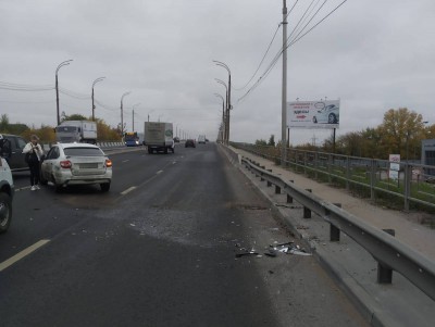 В Твери из-за испачканной дороги случилось ДТП на мосту - новости ТИА