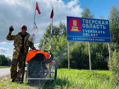 Путешественник Евгений Кутузов едет через Тверскую область на хендбайке - новости ТИА