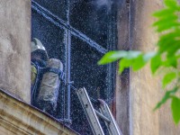 В Твери выясняют причину крупного пожара в многоквартирном доме, из-за которого девять человек остались без жилья - Новости ТИА