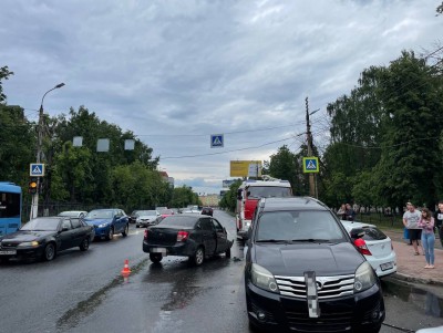 В массовой аварии на проспекте Чайковского в Твери пострадали два человека - Новости ТИА