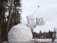 "Пойдём, убьём снеговика!": под Лихославлем разрушили самого большого снеговика  - Новости ТИА