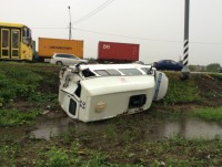 Под Тверью маршрутка улетела в кювет и перевернулась после удара МАЗа - Новости ТИА