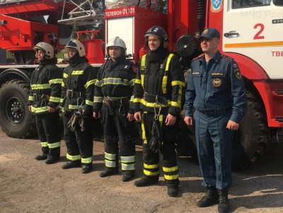 Четверых взрослых и ребёнка пожарные спасли в Твери - Новости ТИА