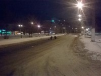 В Твери два «бессмертных» парня вечером устроили ужин посреди дороги - Новости ТИА
