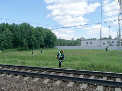 Осуждённые Тверской области облагораживают железную дорогу - Новости ТИА