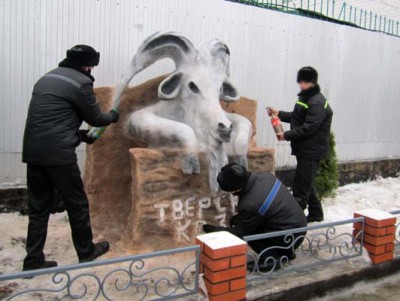 Ледяная скульптура тверского козла на конкурсе завоевала первое место - Новости ТИА