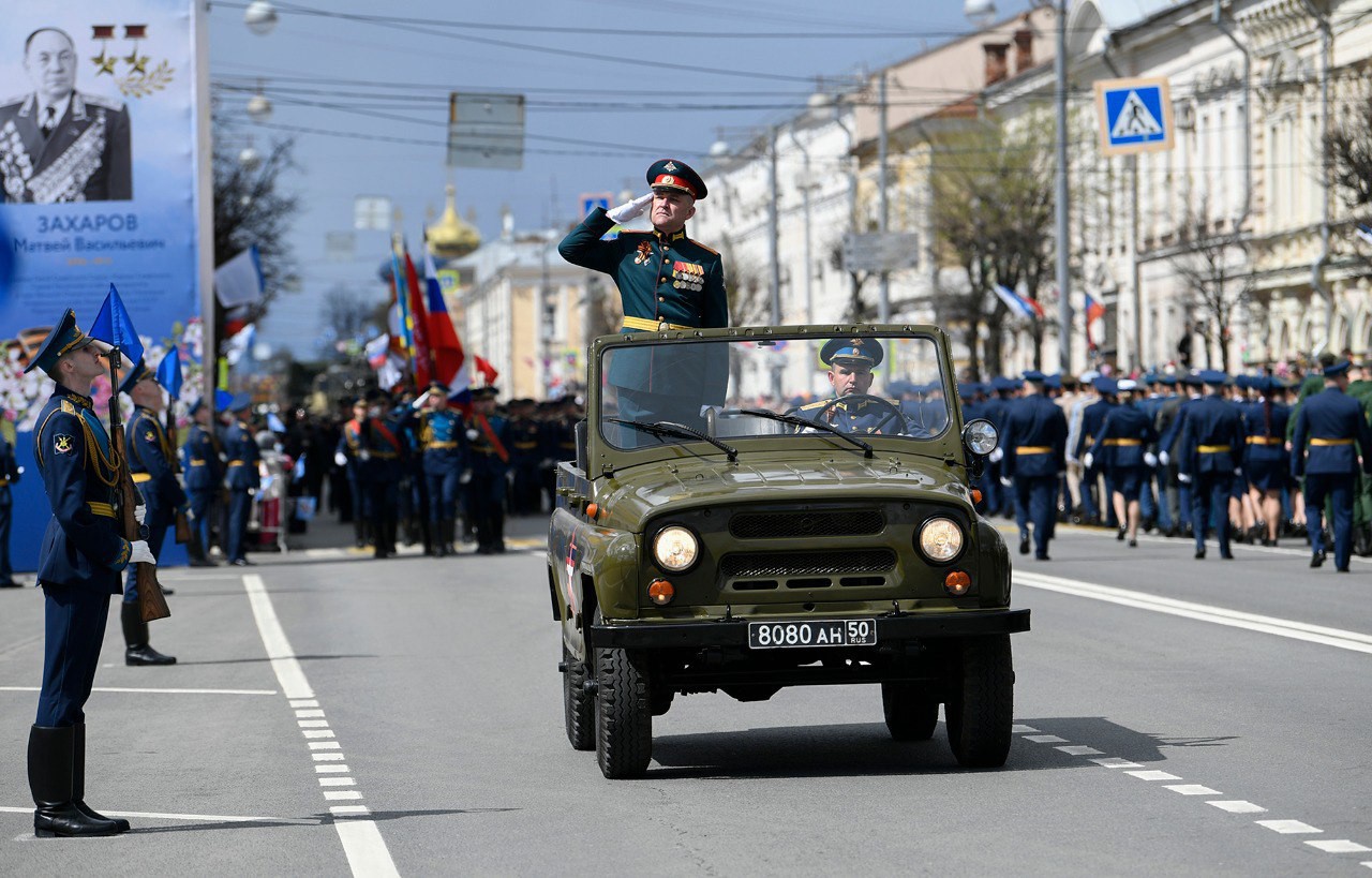 Парад победы тверь фото