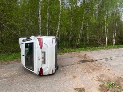 Два человека пострадали при опрокидывании машины в Конаковском районе - Новости ТИА