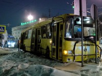 Фура врезалась в рейсовый автобус с пассажирами в Тверской области - Новости ТИА