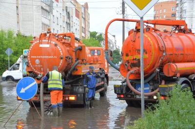 В Твери коммунальщики откачивают воду с улиц - новости ТИА
