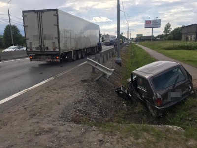 В Тверской области три автомобиля в результате ДТП оказались в кювете - Новости ТИА