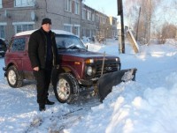 Житель Тверской области переделал "Ниву" в снегоуборочную технику и теперь сам чистит дороги  - новости ТИА
