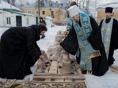 В Торжке освятили колокола и крест на колокольню Васильевского храма  - новости ТИА