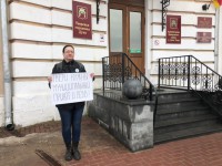 Зоозащитники проводят одиночный пикет у Тверской горДумы, требуя муниципальный приют и ОСВВ  - новости ТИА