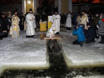В Тверской области празднуют Крещение и освятили озеро Селигер - Новости ТИА