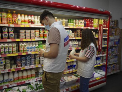 В Твери активисты выявляют в супермаркетах просроченные продукты   - новости ТИА
