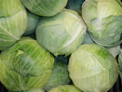 За неделю колбасы, капуста и помидоры сбросили в цене в Тверской области - Новости ТИА