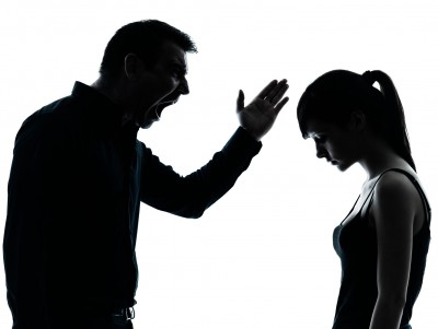 В Твери за оскорбления несовершеннолетней дочери отец попал под следствие  - новости ТИА