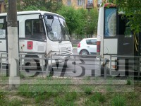В Твери столкнулись две маршрутки: в ДТП пострадали две пассажирки - Новости ТИА