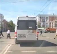 В Твери водители маршруток как специально нарушают ПДД - Новости ТИА