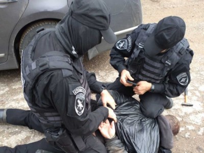 В Осташкове наркоконтроль при поддержке спецназа задержал закладчика - новости ТИА
